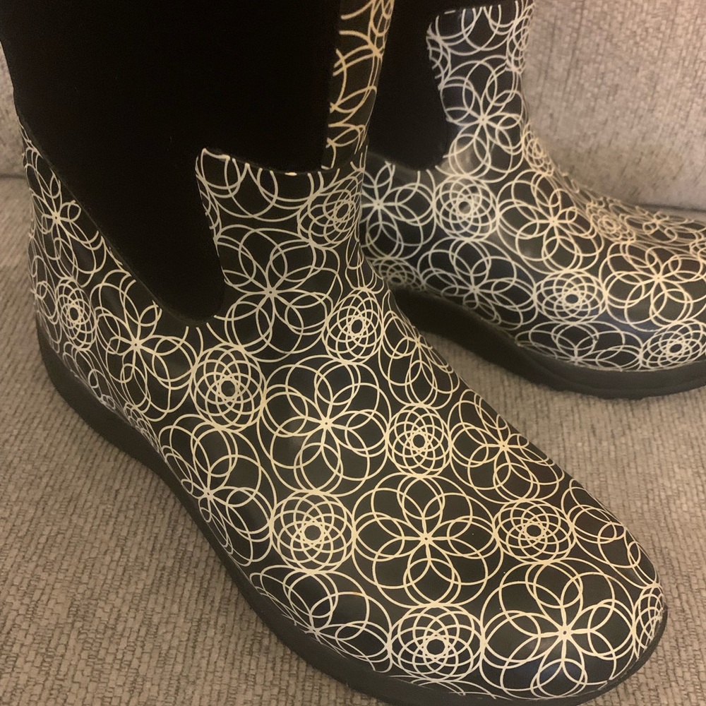 Muck boot The origional black white  , waterproof  round toe size 9 - Picture 3 of 6